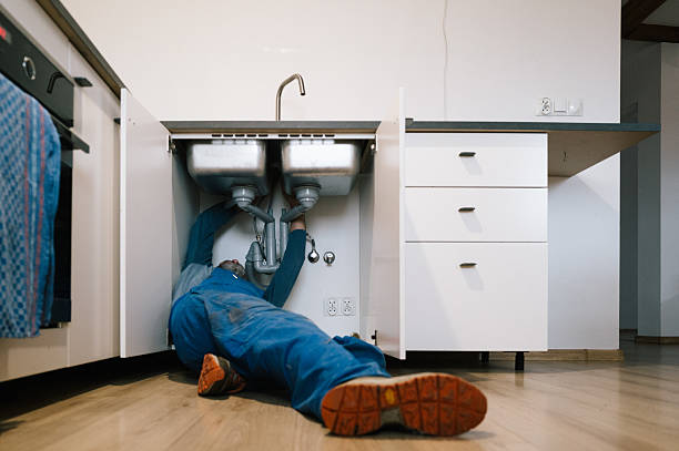 Professional Drain Cleaning technician working in Mechanicsburg, IL